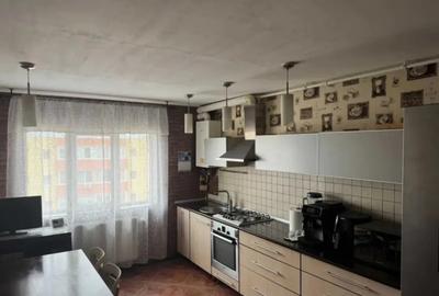 Apartament cu 2 camere decomandat în Tractorul - 5