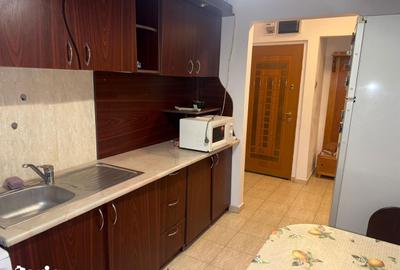 Apartament cu 3 camere în Micro 9 - 10