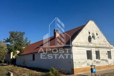 Casa cu teren de 1.600 mp in Checea langa primarie. - 2