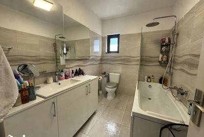 Casă cu Teren 240 Mp în Central - 11