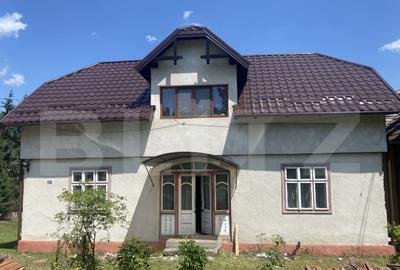 Casa tradi?ionala Vatra Dornei, la strada asfaltata