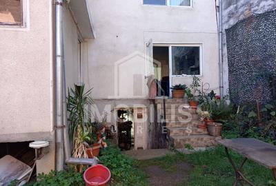 Casa cu 2 corpuri de cladire | zona 7 Noiembrie - 14