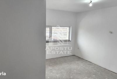 Casă cu 4 camere cu Teren 323 Mp în Central - 1