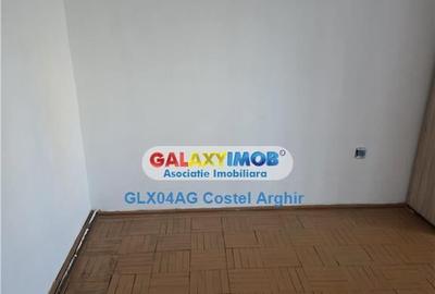 Vindem garsoniera in zona Razboieni-biserica , etaj 2, decom - 9