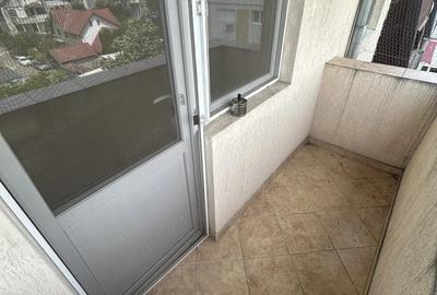 Apartament cu 3 camere decomandat în Girocului