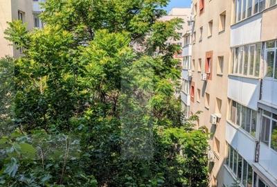 Apartament de vanzare, cu 3 camere, 65 mp, decomandat, Piata Victoriei - 14