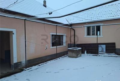 Casă cu 4 camere cu Teren 11000 Mp în Uileacu de Beiuș - 1