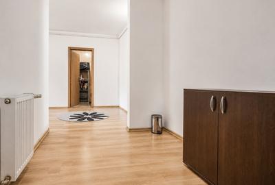 Apartament cu 3 camere semidecomandat, mobilat în Central - 9