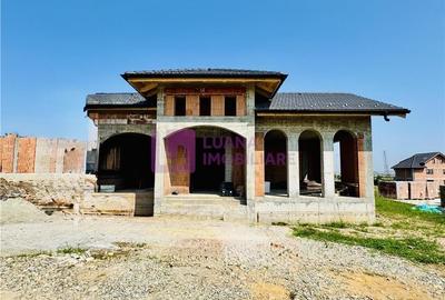 Casă individuală cu 4 camere cu Canalizare în Central - 2