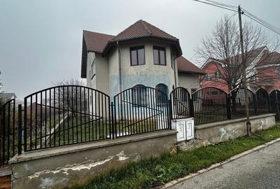 Casă cu 6 camere cu Canalizare în - 2