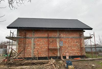 Casă cu 3 camere în Tichilești - 1