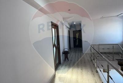 Casa / Vila cu 9 camere de vanzare in zona 1 Mai - 20