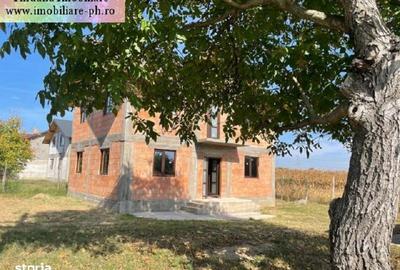 Casă cu 4 camere în Lipănești - 1