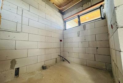 Casă cu 7 camere cu Teren 720 Mp în Santăul Mic - 2