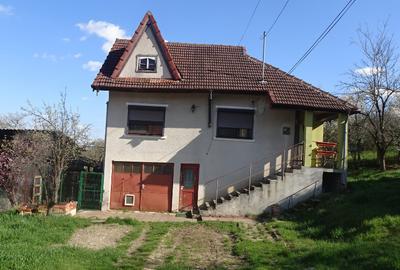 Inchiriez casa in Deva, zona Livezilor, compusa din 2 camere,