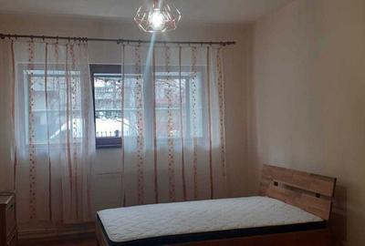 Casă cu 3 camere semidecomandat cu Canalizare în Central - 1