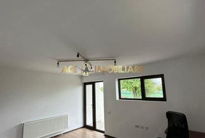 Duplex cu 6 camere cu Canalizare în Central - 2