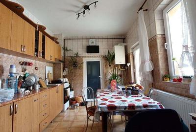 Casă cu 6 camere cu Teren 300 Mp în Muncitoresc - 5