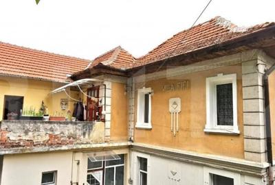 Apartament de vanzare, cu 4 camere, 80 mp, zona Cetate - 2