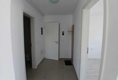 Apartament cu 2 camere semidecomandat, mobilat în Tractorul - 4