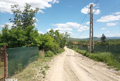 Teren de 1296 mp, în Central - 2