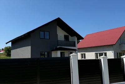 Casă cu 4 camere în Exterior Vest