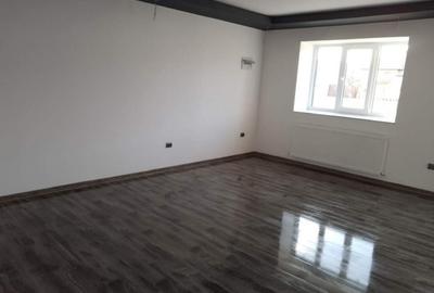 Casa Unirea formata din doua apartamente,cu doua intrari separate. - 5