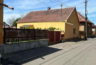 Casă cu 2 camere cu Teren 360 Mp în Central