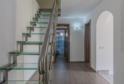 Casă cu 10 camere cu Teren 1074 Mp în Moieciu de Jos - 17