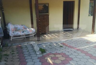 Casă cu 4 camere cu Garaj în Central - 2