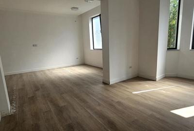 Duplex cu 7 camere cu Canalizare în Vest - 3
