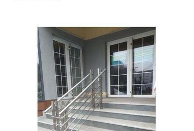 Spațiu comercial, de 510 mp, în Central - 4