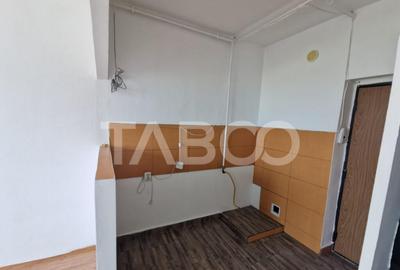 Garsoniera la etajul 1 de vanzare in zona Turnisor din Sibiu