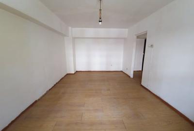 Apartament 2 camere spatios, decomandat - 57 mp - Zona Hotel Europa, etaj 1 - 2