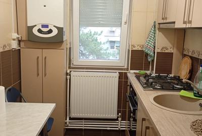 Apartament cu 3 camere semidecomandat în Central