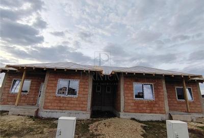 Duplex separat prin baie - toate utilitatile - proiect deosebit. - 1