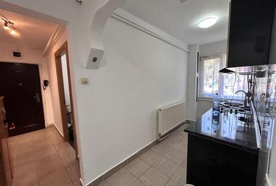 Apartament cu 3 camere semidecomandat, mobilat în Micro III - 7