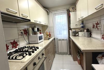 Apartament cu 3 camere semidecomandat, mobilat în Alexandru cel Bun