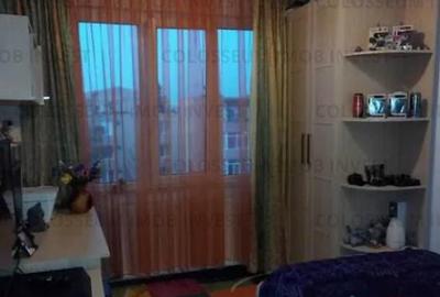 Apartament 4 camere, semidecomandat - zona Tractorul - 3