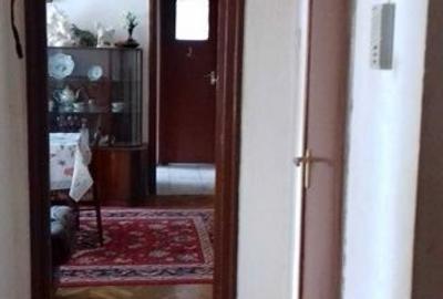 Apartament cu 3 camere semidecomandat în Gojdu