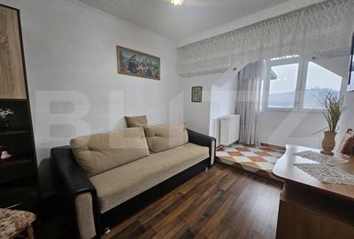 Apartament cu 3 camere decomandat, mobilat în Nicolina