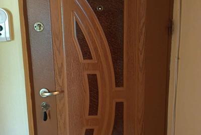 Apartament cu 2 camere decomandat, mobilat în Micro 13 - 14