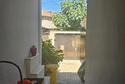 Casa de vanzare - zona Trocadero - 10