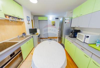 De Vanzare, Bd. Unirii, apartament cu 3 camere, boxa si garaj De Vanzare, Bd. Unirii, apartament cu 3 camere, boxa si garaj - 2