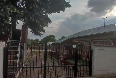 Casă cu 5 camere cu Teren 2500 Mp în Central - 3