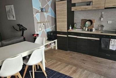 Apartament cu 2 camere decomandat în Luna - 8