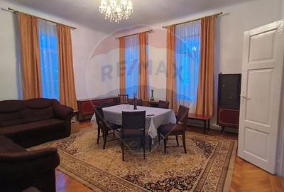 Casă individuală cu 3 camere cu Canalizare în Central - 2