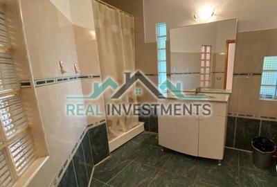 Apartament cu 4 camere decomandat în Ultracentral