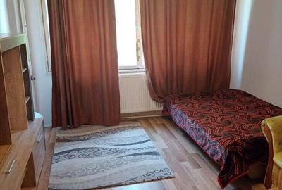 Apartament cu 4 camere decomandat în Podu Roș - 1