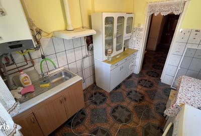 Apartament cu 3 camere decomandat în Petros - 2